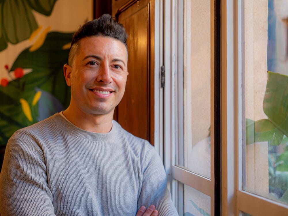 A través de mi terapia presencial y online en Valencia con acompañamiento profesional, puedo ayudarte a reencontrarte contigo mismo, a comprender lo que te ocurre y a recuperar el equilibrio que mereces.
